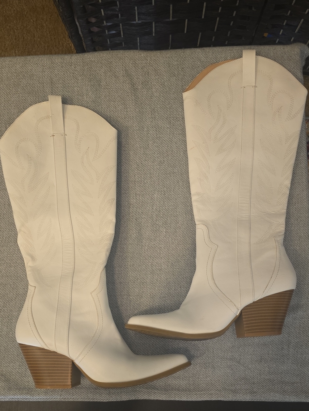 Cushionaire Caress White Western Boots Tall Stacked Heel, 9.5